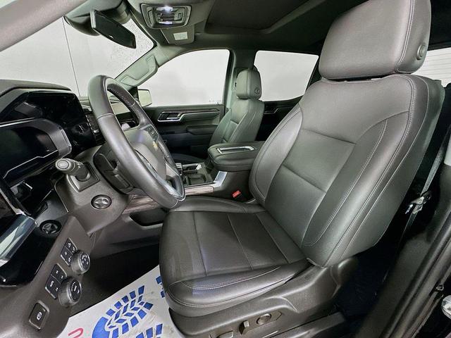 Photo of 2022 Black Chevrolet Silverado 1500