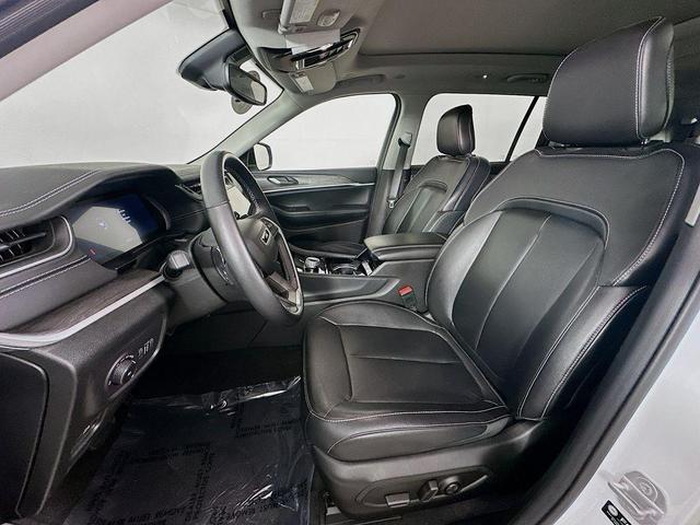 Photo of 2022 Bright White Clearcoat Jeep Grand Cherokee L