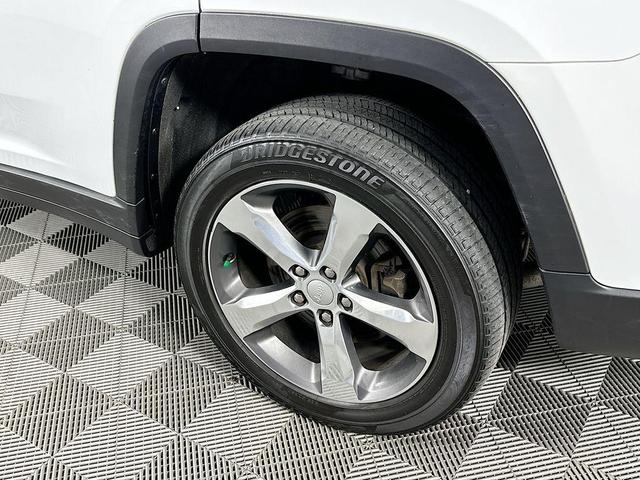 Photo of 2022 Bright White Clearcoat Jeep Grand Cherokee L