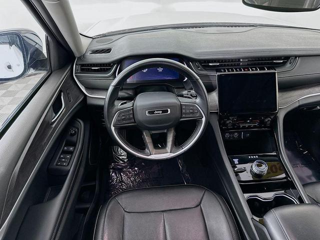 Photo of 2022 Bright White Clearcoat Jeep Grand Cherokee L