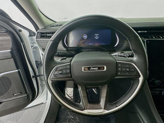 Photo of 2022 Bright White Clearcoat Jeep Grand Cherokee L