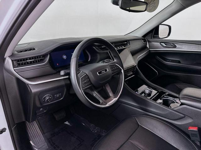 Photo of 2022 Bright White Clearcoat Jeep Grand Cherokee L