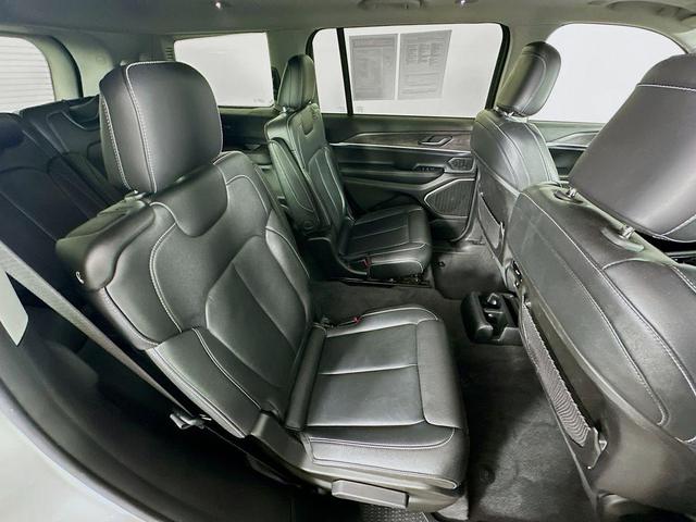 Photo of 2022 Bright White Clearcoat Jeep Grand Cherokee L