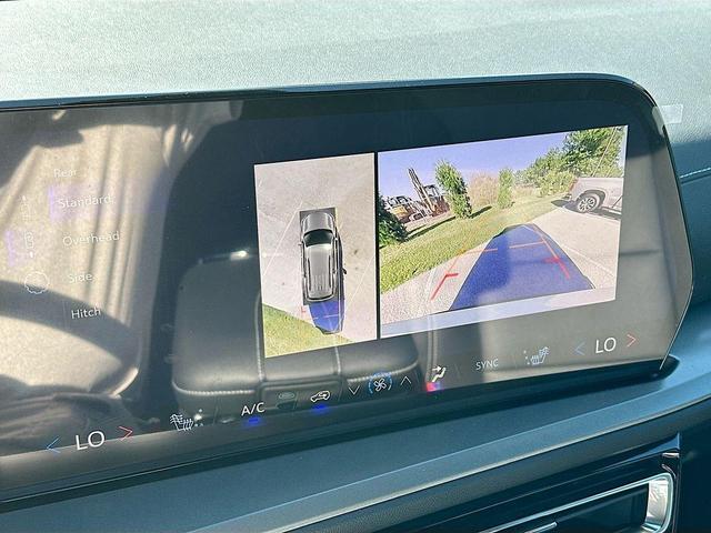 Photo of 2026 Summit White Chevrolet Traverse