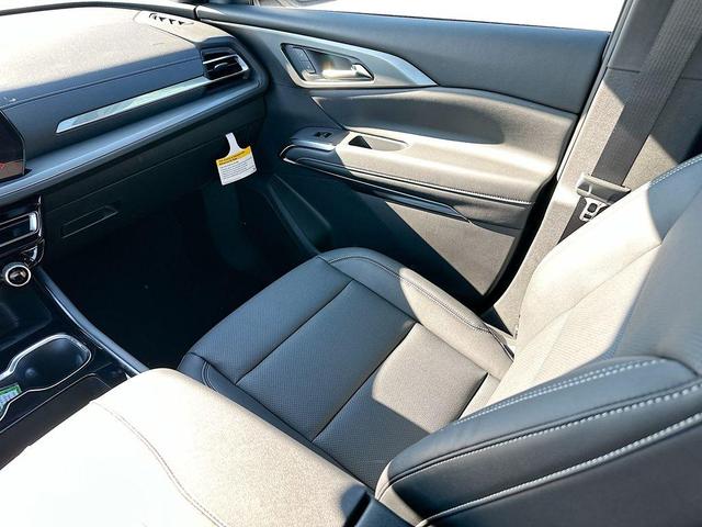 Photo of 2026 Summit White Chevrolet Traverse