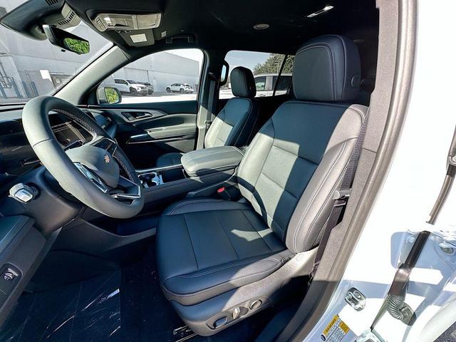 Photo of 2026 Summit White Chevrolet Traverse