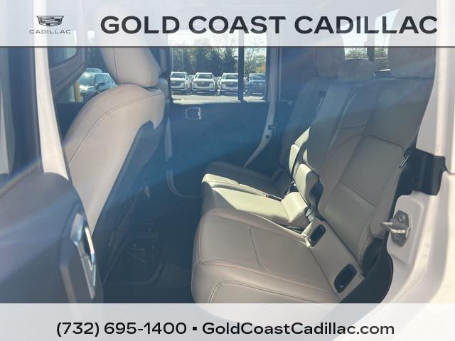 Photo of 2021 Bright White Clearcoat Jeep Gladiator