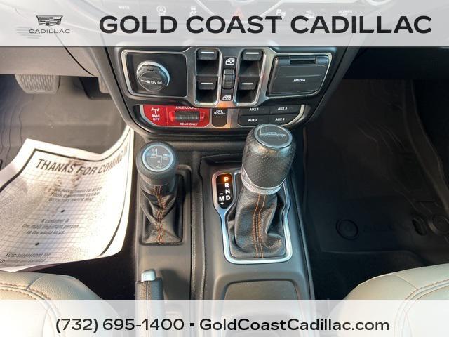 Photo of 2021 Bright White Clearcoat Jeep Gladiator