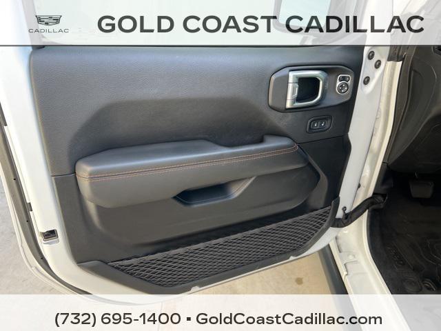 Photo of 2021 Bright White Clearcoat Jeep Gladiator