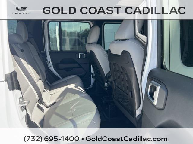 Photo of 2021 Bright White Clearcoat Jeep Gladiator