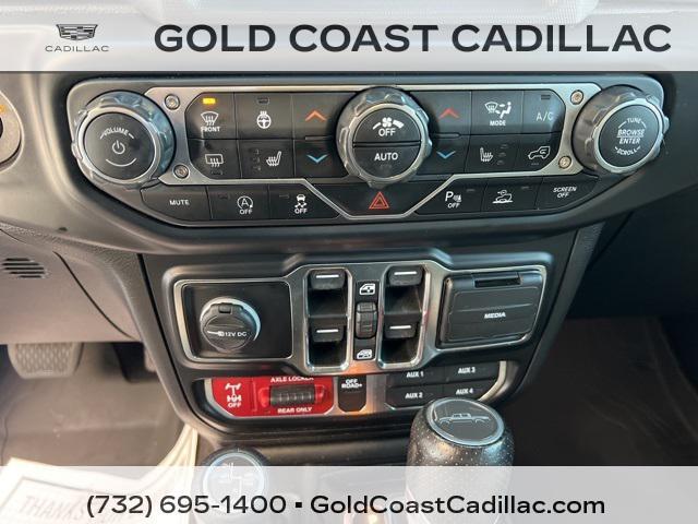 Photo of 2021 Bright White Clearcoat Jeep Gladiator