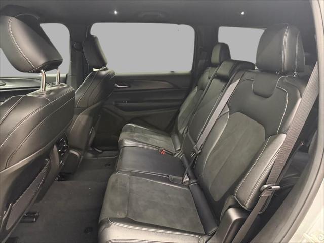Photo of 2024 Silver Zynith Jeep Grand Cherokee L