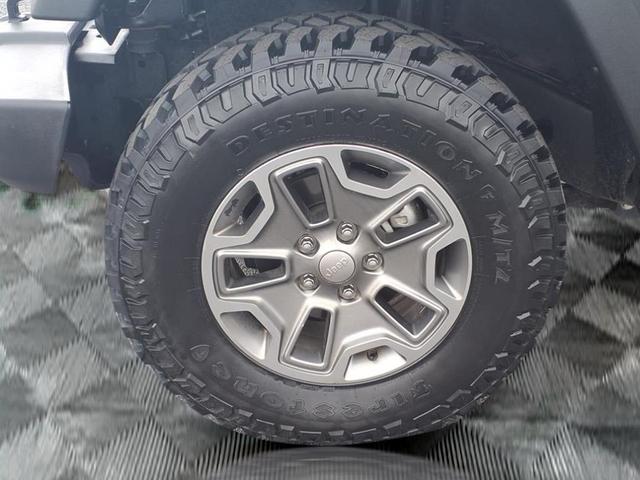 Photo of 2017 Granite Crystal Metallic Clearcoat Jeep Wrangler Unlimited