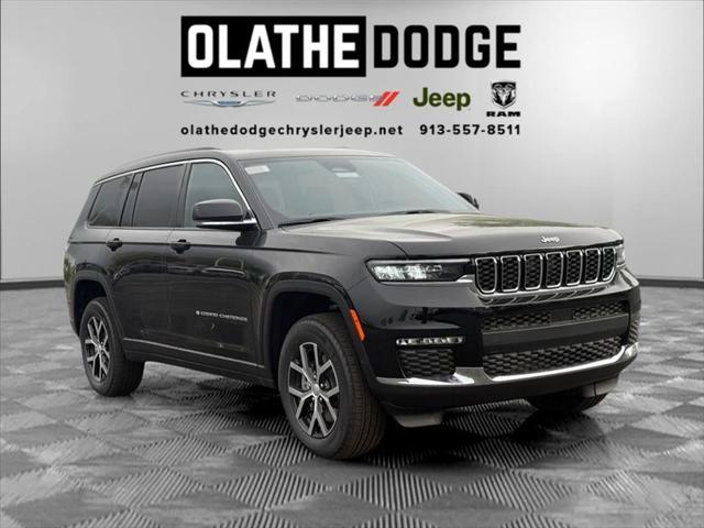 Photo of 2025 Diamond Black Crystal Pearlcoat Jeep Grand Cherokee L