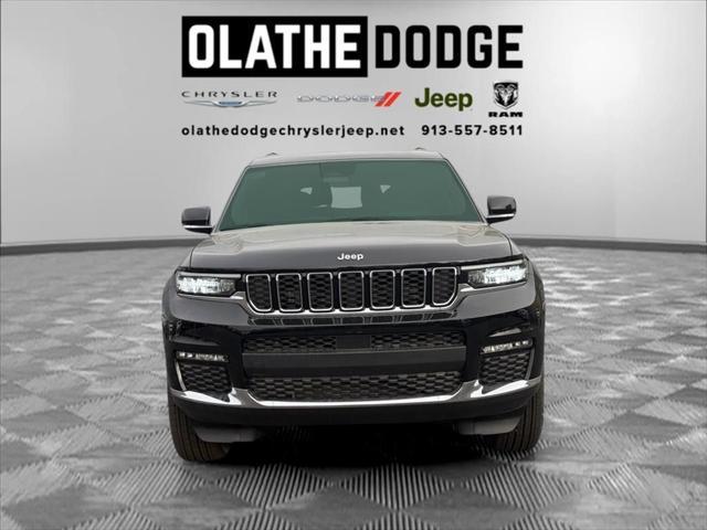 Photo of 2025 Diamond Black Crystal Pearlcoat Jeep Grand Cherokee L