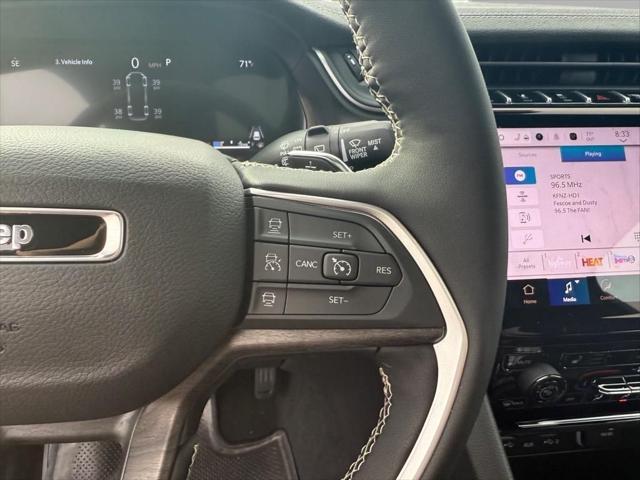 Photo of 2025 Diamond Black Crystal Pearlcoat Jeep Grand Cherokee L