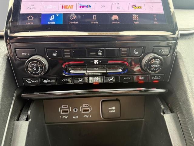 Photo of 2025 Diamond Black Crystal Pearlcoat Jeep Grand Cherokee L