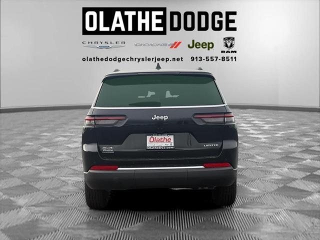 Photo of 2025 Diamond Black Crystal Pearlcoat Jeep Grand Cherokee L