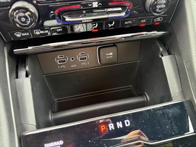 Photo of 2025 Diamond Black Crystal Pearlcoat Jeep Grand Cherokee L