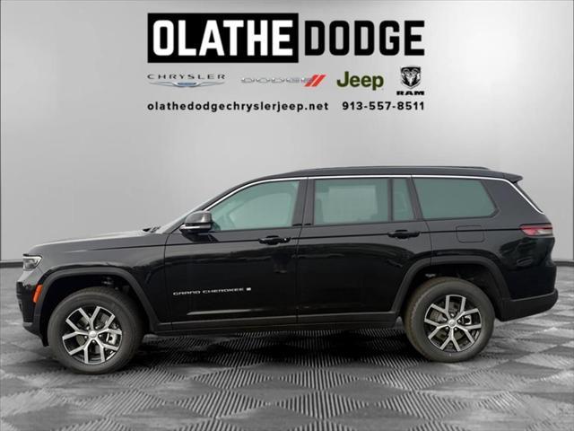 Photo of 2025 Diamond Black Crystal Pearlcoat Jeep Grand Cherokee L
