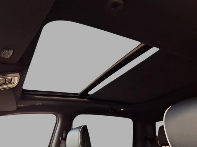 Photo of 2026 Diamond Black Crystal Pearlcoat RAM 1500