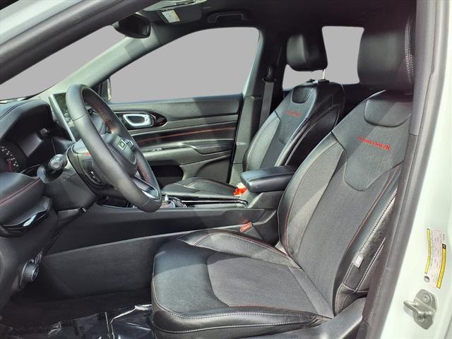 Photo of 2023 Bright White Clearcoat Jeep Compass