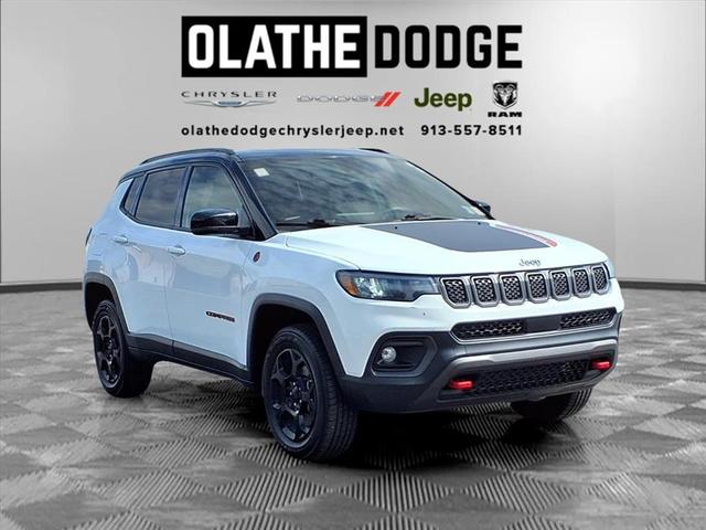 Photo of 2023 Bright White Clearcoat Jeep Compass