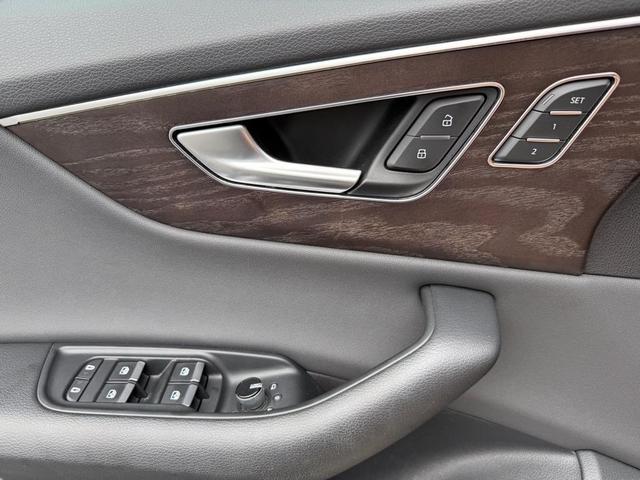 Photo of 2019 Gray Metallic Audi Q8
