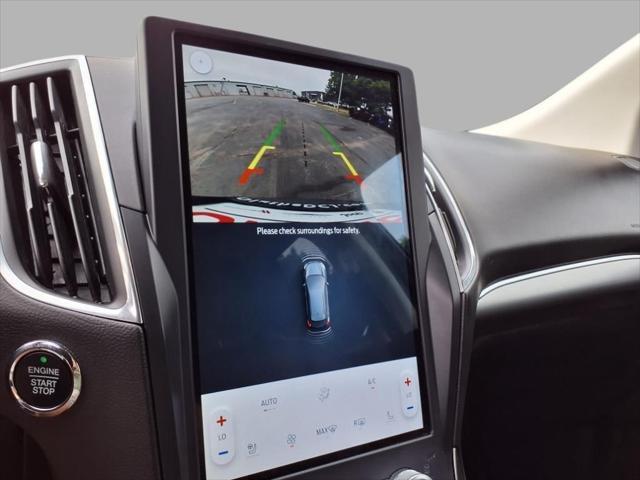 Photo of 2022 Blue Ford Edge