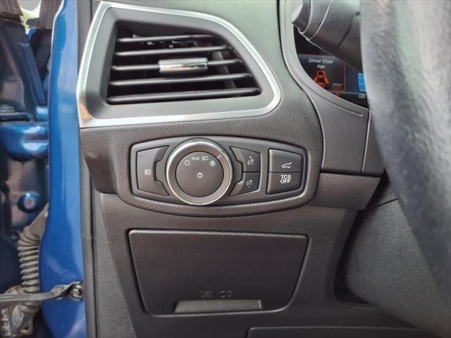 Photo of 2022 Blue Ford Edge