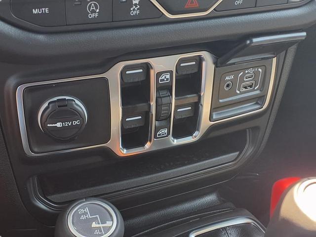Photo of 2025 Bright White Clearcoat Jeep Wrangler