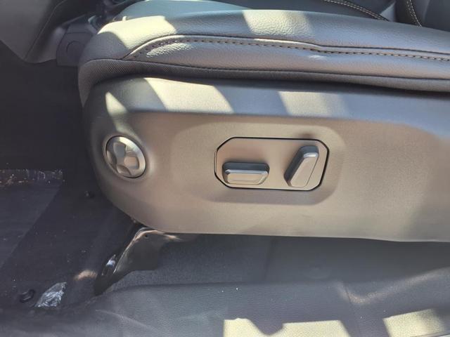 Photo of 2025 Bright White Clearcoat Jeep Wrangler