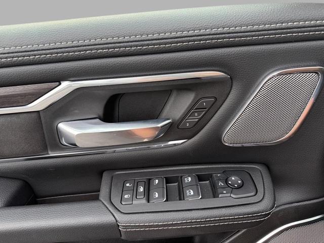 Photo of 2025 Diamond Black Crystal Pearlcoat RAM 1500