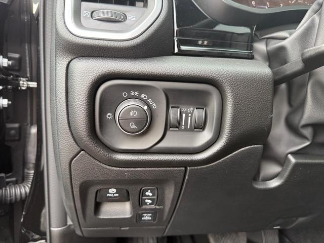 Photo of 2025 Diamond Black Crystal Pearlcoat RAM 1500