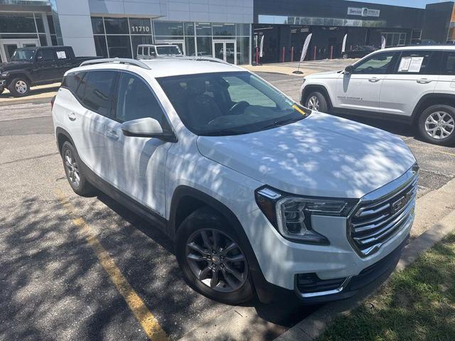 Photo of 2024 Summit White GMC Terrain