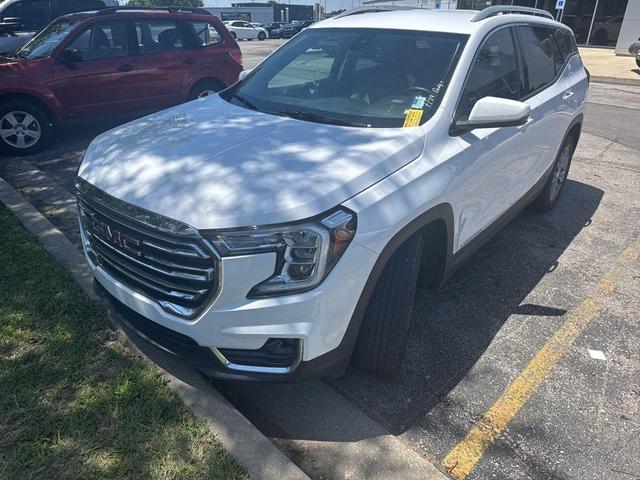 Photo of 2024 Summit White GMC Terrain