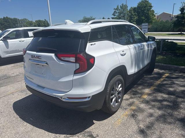 Photo of 2024 Summit White GMC Terrain
