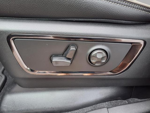 Photo of 2026 Diamond Black Crystal Pearlcoat RAM 1500