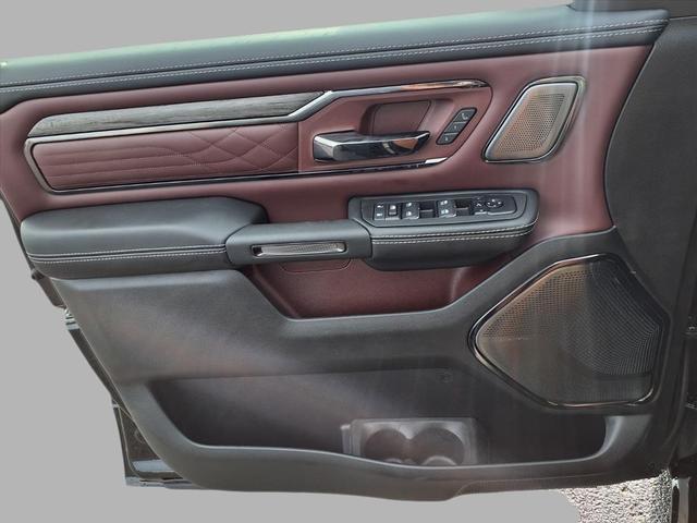 Photo of 2026 Diamond Black Crystal Pearlcoat RAM 1500