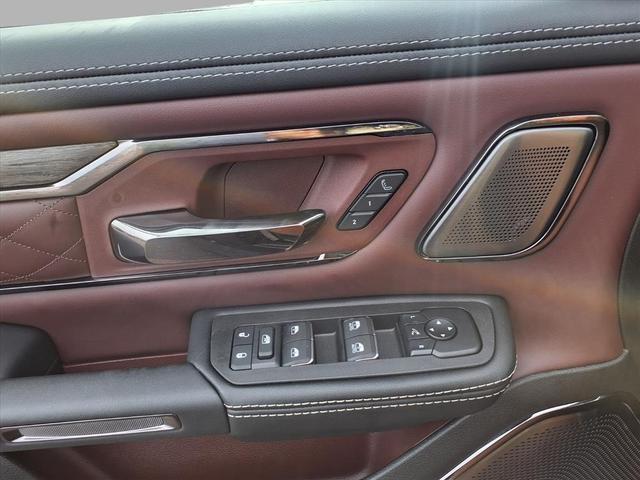 Photo of 2026 Diamond Black Crystal Pearlcoat RAM 1500