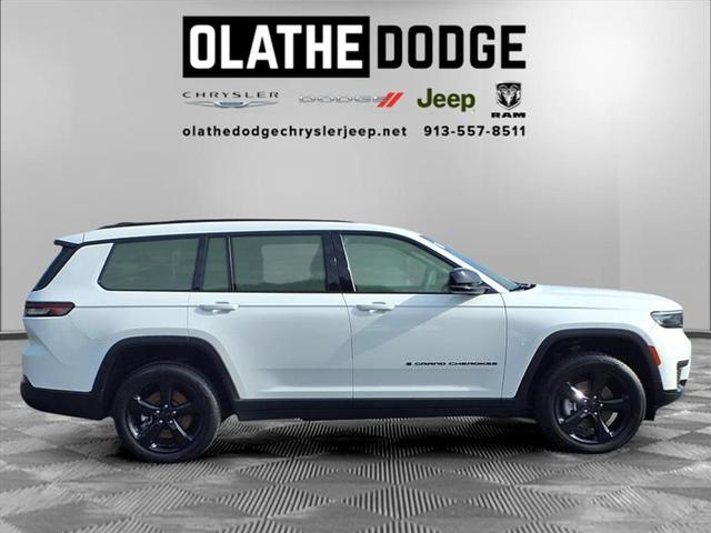 Photo of 2023 Bright White Clearcoat Jeep Grand Cherokee L