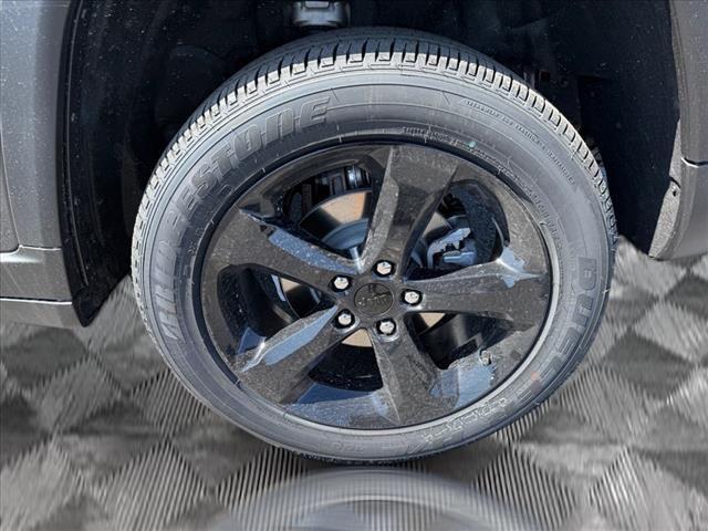 Photo of 2025 Baltic Gray Metallic Clearcoat Jeep Grand Cherokee