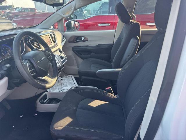 Photo of 2023 Bright White Clearcoat Chrysler Voyager