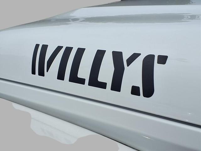 Photo of 2021 Bright White Clearcoat Jeep Gladiator