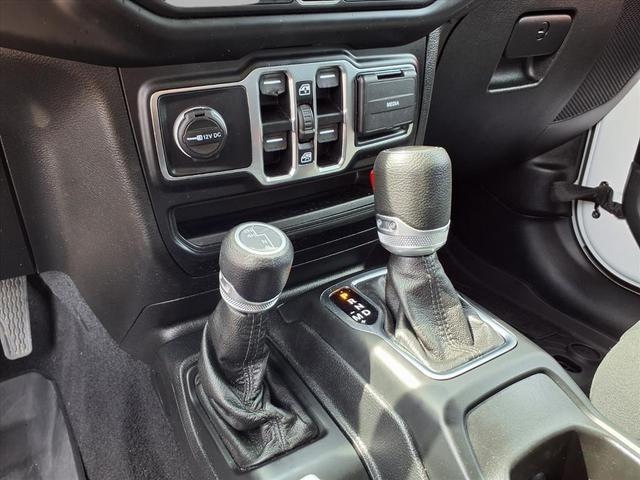 Photo of 2021 Bright White Clearcoat Jeep Gladiator