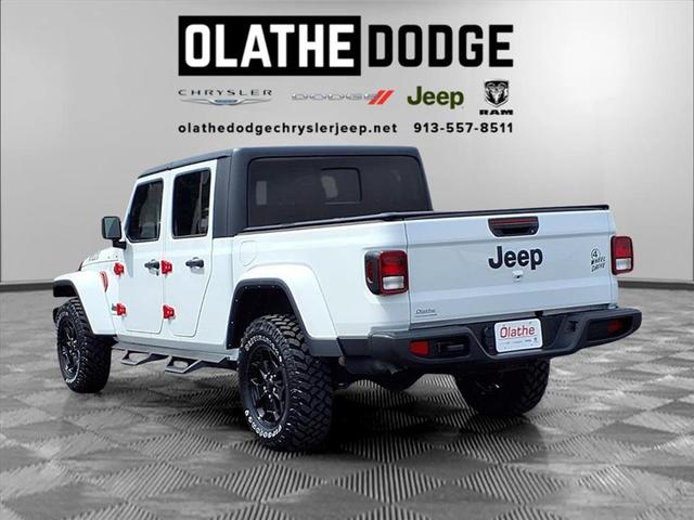 Photo of 2021 Bright White Clearcoat Jeep Gladiator