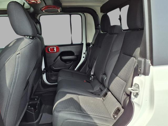 Photo of 2021 Bright White Clearcoat Jeep Gladiator