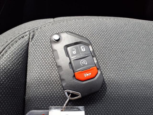 Photo of 2021 Bright White Clearcoat Jeep Gladiator
