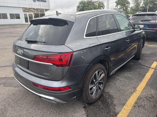Photo of 2022 Mythos Black Metallic Audi Q5