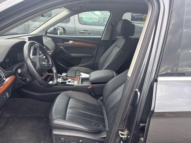 Photo of 2022 Mythos Black Metallic Audi Q5